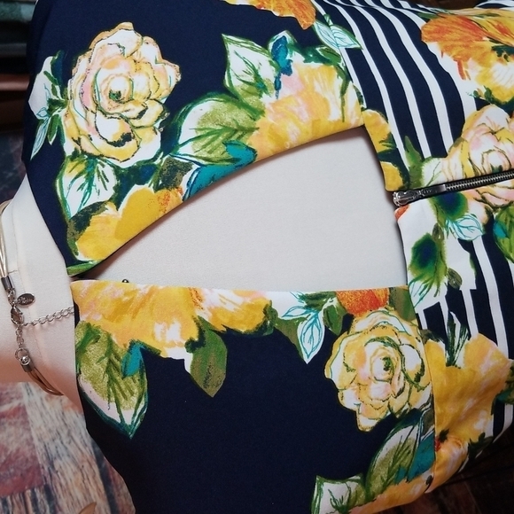 Db established 1962 | Navy Yellow Floral Fit and Flare Dress - Picture 4 of 10